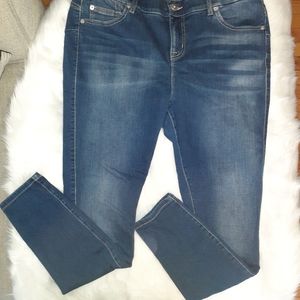 Torrid bombshell skinny jeans size 16